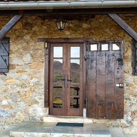 Oihaneko Etxea, La Grange Dans La Foret
