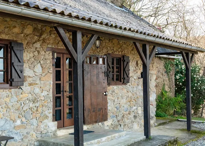Oihaneko Etxea, La Grange Dans La Foret